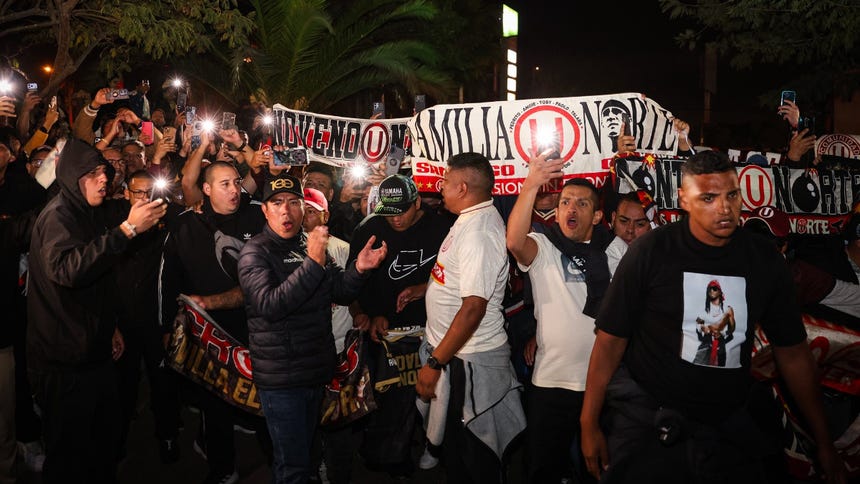 ¡Banderazo crema en tierras chilenas! [FOTOS]