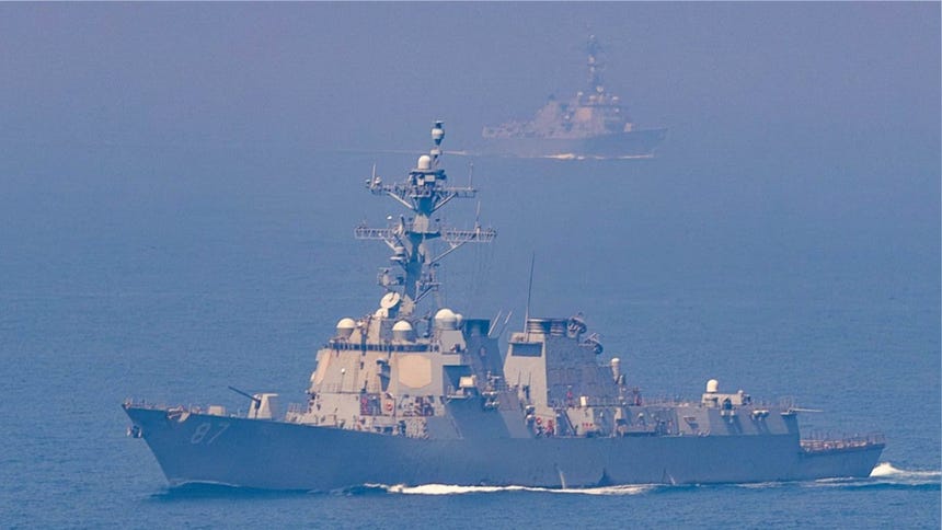 Intercambio de fuego en el estrecho de Ormuz: Irán y EE.UU. se lanzan acusaciones mutuas de inicio de ataques