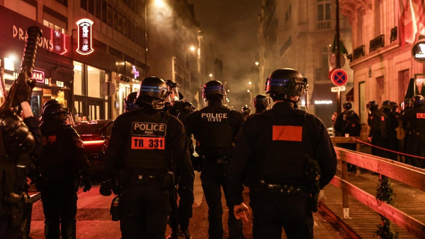 Disturbios en París tras la clasificación del PSG para la final de la Champions: 127 detenidos y 11 heridos [FOTOS]
