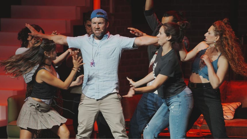 'El túnel': el inesperado fenómeno teatral peruano que hace cantar al público de principio a fin
