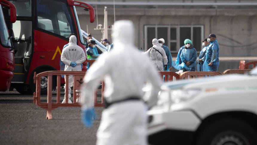 En gran operativo de evacuación, más de 90 personas abandonaron crucero afectado por brote de hantavirus: esto es lo último que se sabe