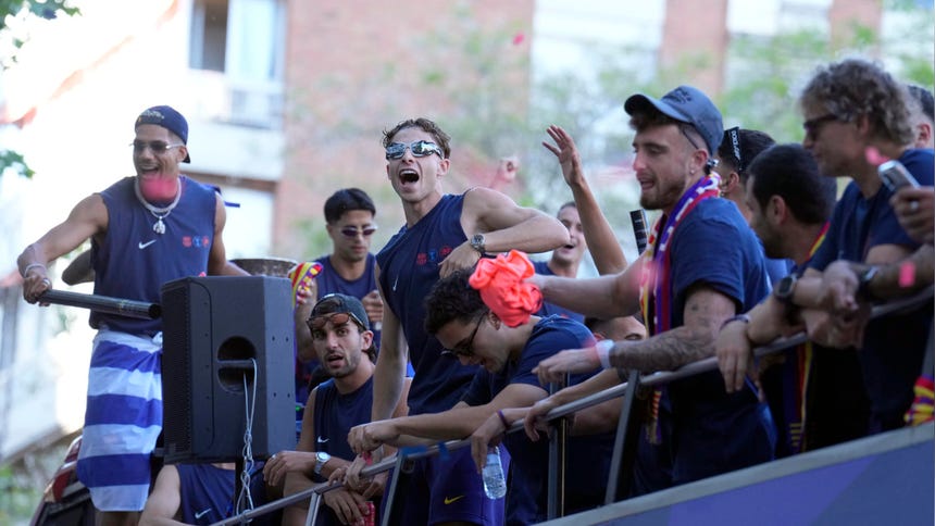 A lo grande: así fue la rúa del Barcelona para celebrar su nuevo título de LaLiga [FOTOS]