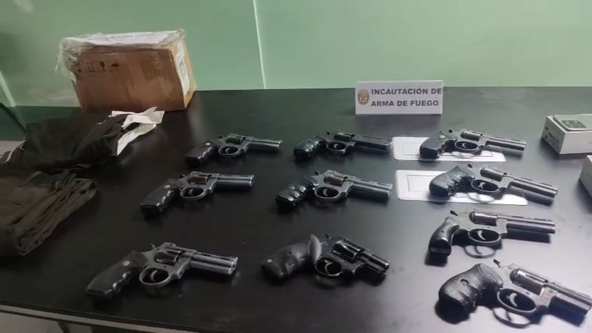 Policía encuentra armas de fuego en cajas de encomienda abandonadas en Lurigancho-Chosica [VIDEO]