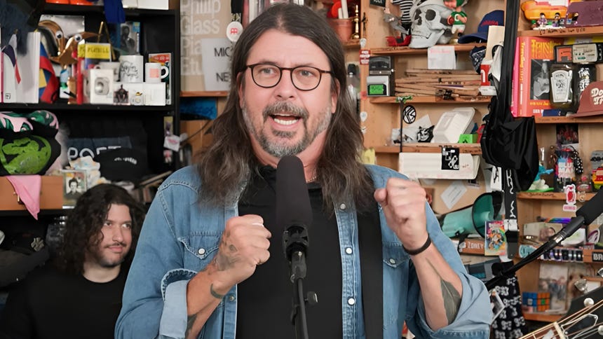 Foo Fighters transforma su sonido de estadio al formato íntimo de Tiny Desk [VIDEO]