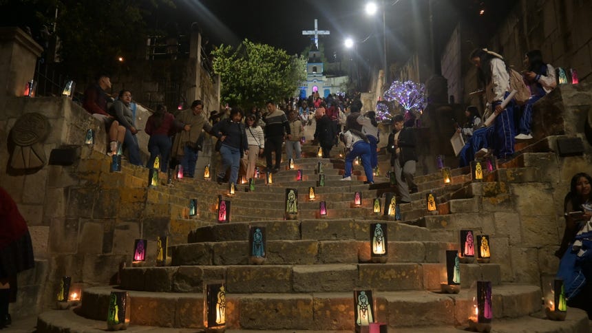 Un mar de luces: así se vivió la tradicional iluminación de la escalinata de Santa Apolonia en Cajamarca [FOTOS]
