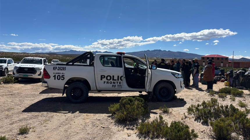 Migrantes venezolanos abandonaron límite fronterizo en zona altoandina de Tacna y retornan a Bolivia en ruta a pie