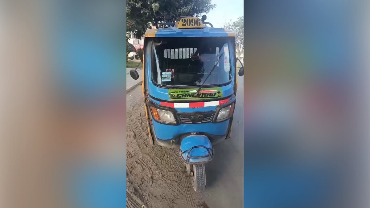 La víctima de la delincuencia contó que encontró a su vehículo a la espalda del mercado Unicachi en Villa El Salvador. 