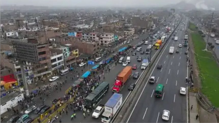 Gremios de transporte advierten que paralizarán sus operaciones si no reciben subsidio ante alza de combustibles