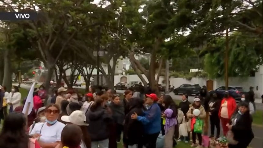 Familiares de peruanos llevados a Rusia protestan frente a embajada de dicho país y exigen respuestas