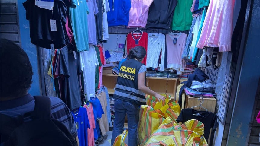Piratería en Polvos Azules: ropa falsificada es llevada a regiones y hasta a países vecinos, según la PNP