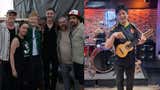 Banda de Ed Sheeran interpreta ‘Cariñito’ junto a Lucho Quequezana: “La música une personas y culturas”