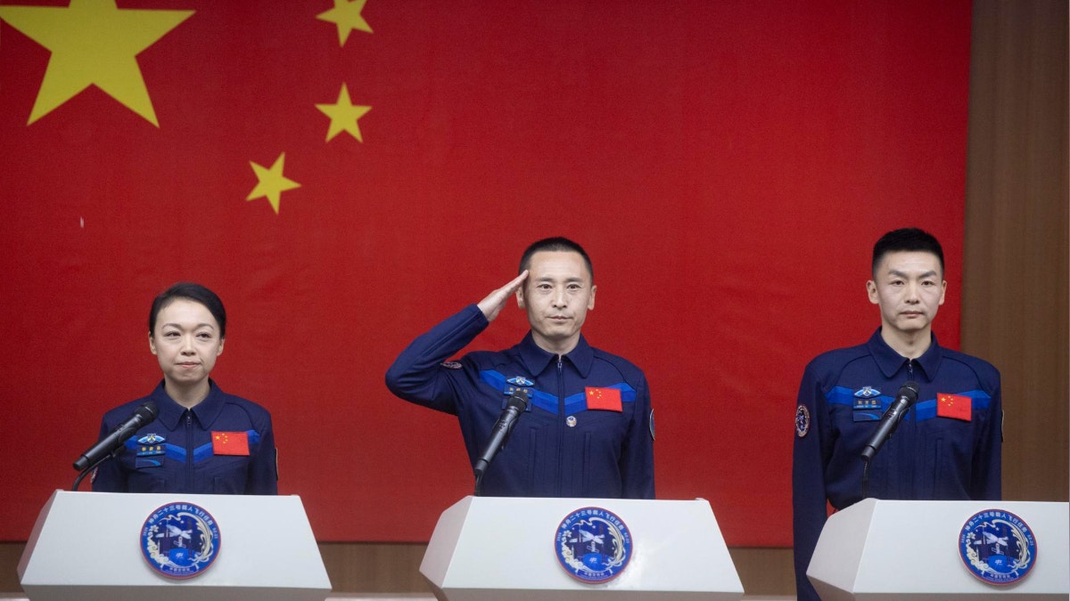 China presenta misión espacial tripulada Shenzhou-23 con primera astronauta de Hong Kong