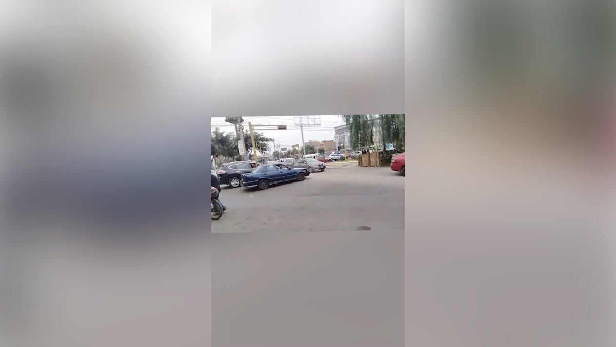Erick hace un llamado a las autoridades competentes para que puedan realizar pavimentar y terminar de asfaltar la zona. 