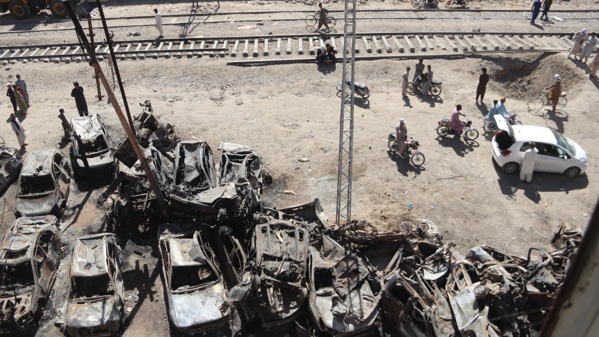 Tragedia en Pakistán: reportan 29 muertos y 102 heridos en un ataque con explosivos contra un tren