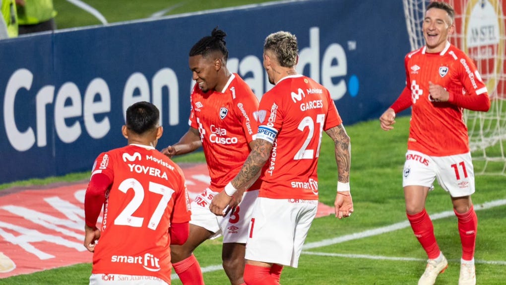 Cienciano celebra su gol ante Juventud.