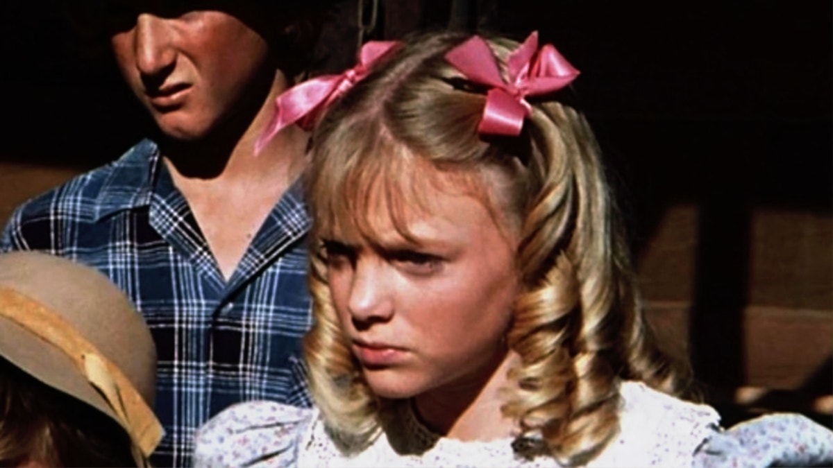 'La familia Ingalls': Netflix revela quién interpretará a Nellie Oleson en la nueva serie