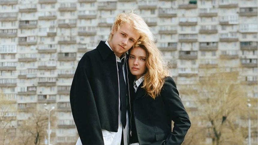 La modelo Natalia Vodianova junto a su hijo mayor Justin Portman, de 25 años.