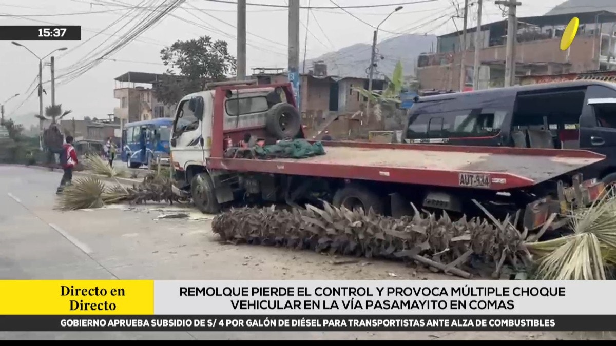 Un remolque perdió el control y provocó un choque múltiple en la bajada de la Vía Pasamayito en Comas [VIDEOS]