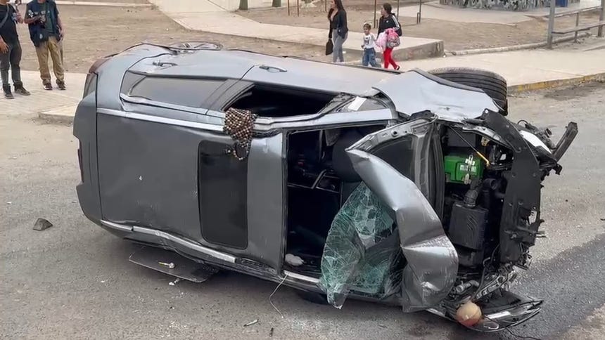 Así quedó uno de los vehículos implicados en el accidente en la Vía Pasamayito.
