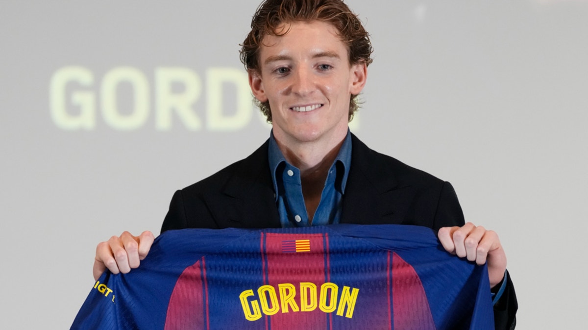 Anthony Gordon, nuevo jugador de Barcelona por cinco temporadas