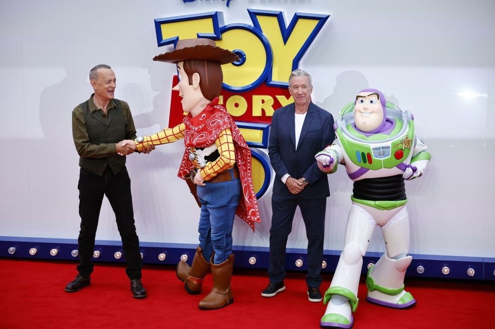 Toy Story 5 regresa a la casa de la pequeña Bonnie, cuyos padres, en un intento por ayudarla a socializar con otras niñas de su edad, le compran una tablet llamada Lilypad, que amenaza con acaparar toda la atención con su pantalla y eclipsar a los juguetes tradicionales, en una especie de un pulso entre lo analógico y lo digital.