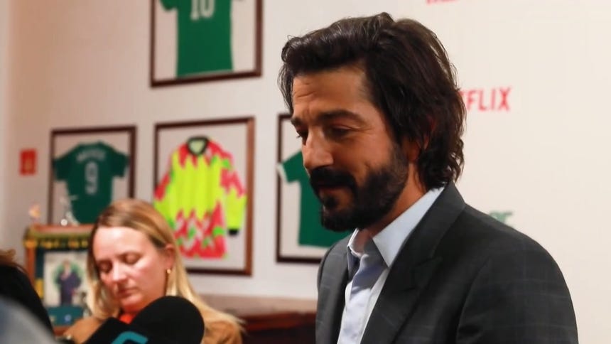 Diego Luna cuestiona a la FIFA durante la presentación de la cinta 'México 86'
