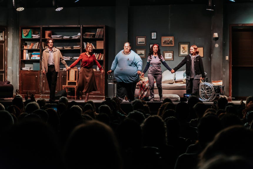 El elenco de 'La Ballena' está integrado por Julio Chávez, Laura Oliva, Manuela Yantorno, Octavio Murillo y Emilia Mazer.