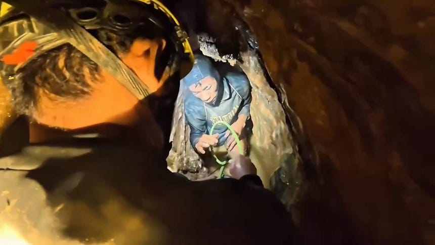 Así fue el complejo rescate de uno de los mineros atrapados en una cueva de Laos