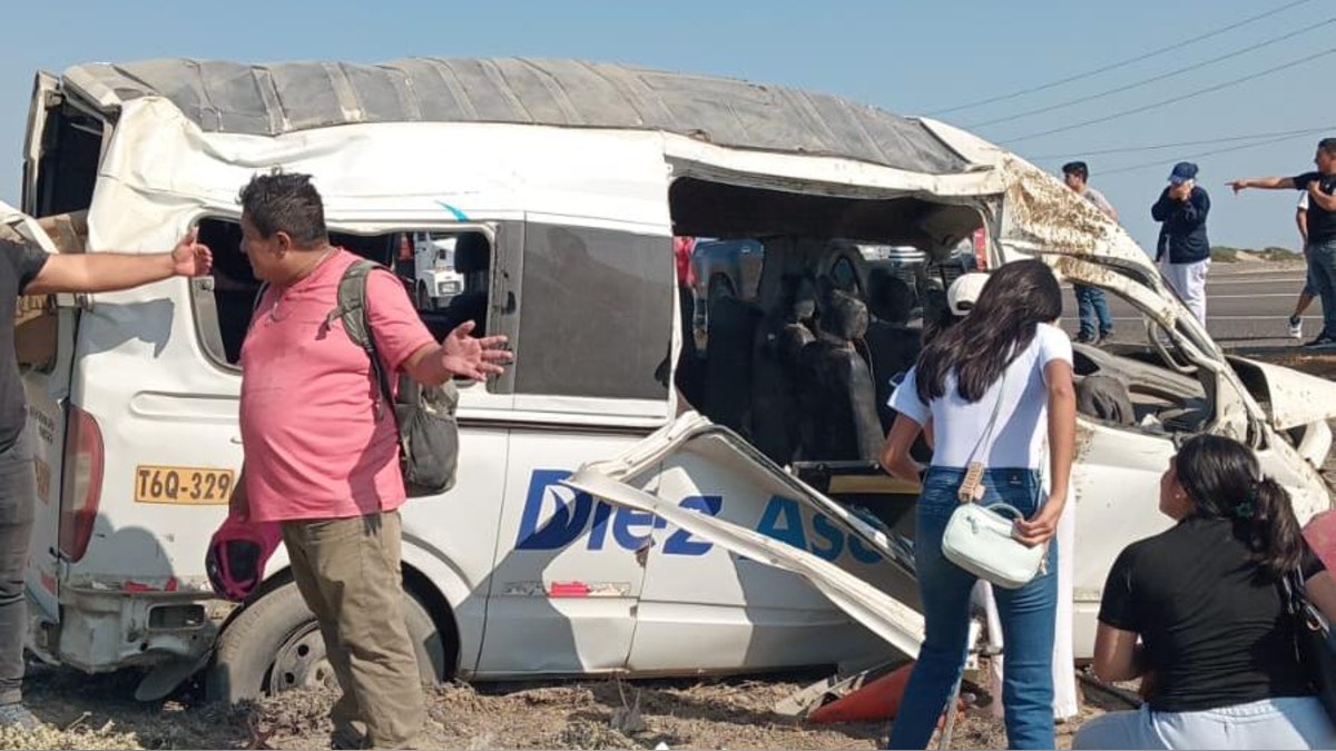 La Libertad: volcadura de combi deja tres fallecidos y 12 heridos en Pacasmayo