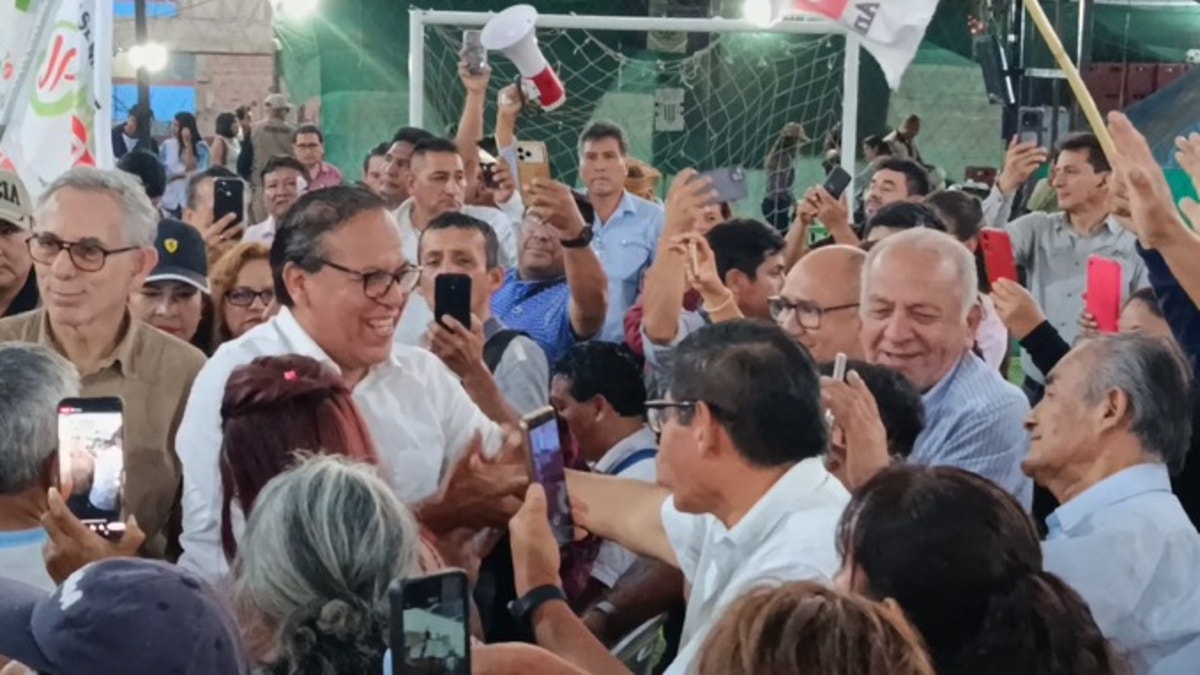 Roberto Sánchez visitó el emporio comercial de Gamarra en día previo al debate presidencial