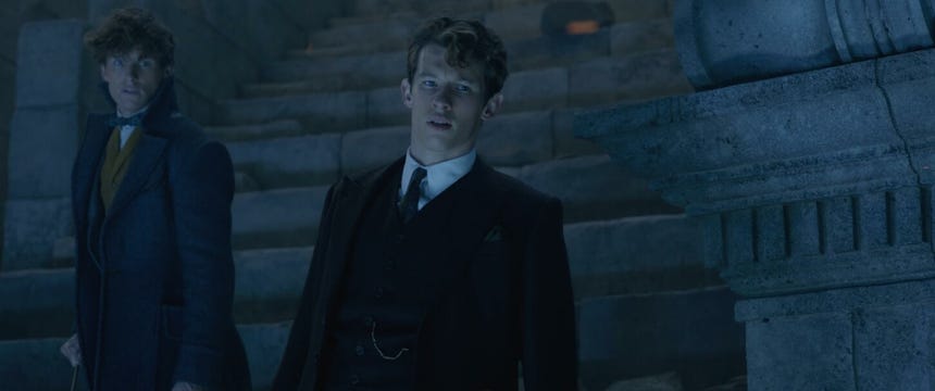 Callum Turner interpretó a Theseus Scamander en la saga 'Animales Fantásticos', uno de los personajes más reconocidos de su carrera.