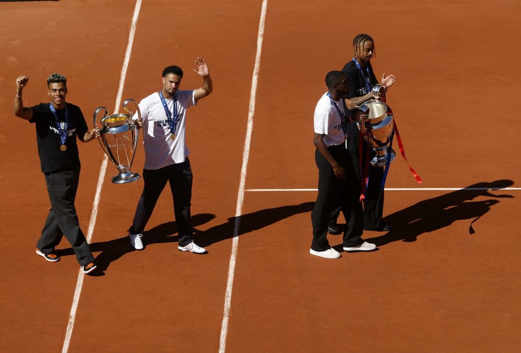 No nos conformamos con esto. Vamos a trabajar para ganar más. Ahora el objetivo es el Mundial, dijo Dembélé, que consideró que Francia tiene un grupo y un entrenador excepcionales para conquistar la tercera estrella.