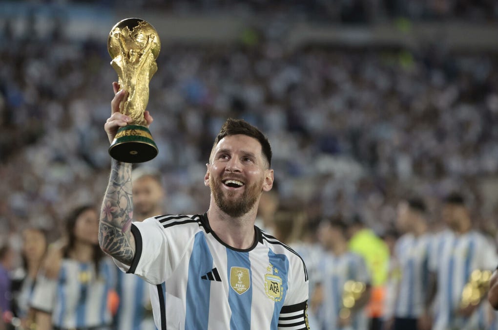 El jurado del Premio Princesa de Asturias de los Deportes 2026 distinguió al futbolista argentino por su deslumbrante talento y su excepcional trayectoria deportiva, pero también por su formidable y continuada labor solidaria para promover el acceso a la educación y el cuidado de la salud de los niños más desfavorecidos.