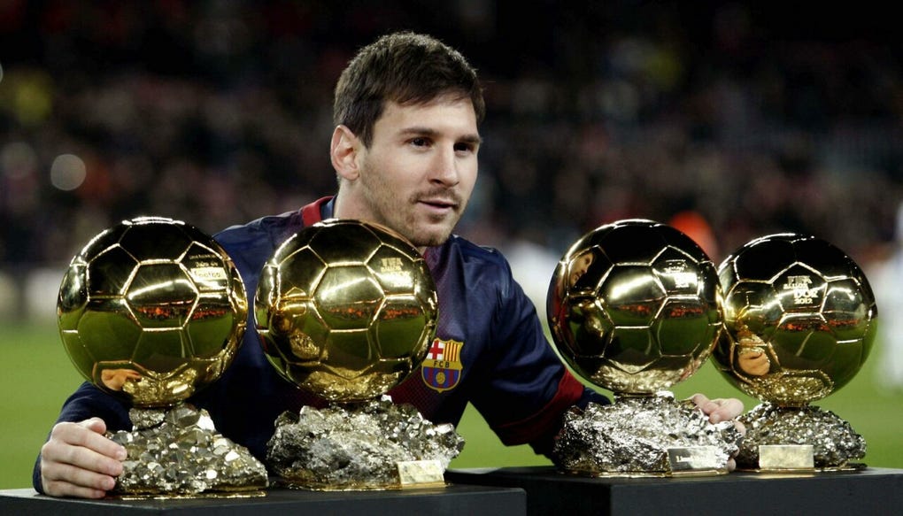 Messi, que actualmente milita en el Inter Miami CF, ganó con el FC Barcelona cuatro Ligas de Campeones, diez títulos de Liga y siete Copas del Rey, mientras que con el PSG obtuvo dos títulos de liga a lo largo de dos temporadas.