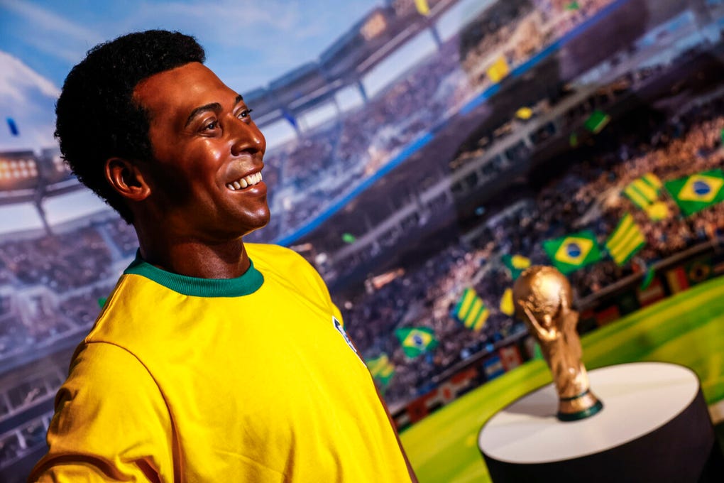 El museo de cera que funciona en las instalaciones del acuario de Río de Janeiro presentó este miércoles una estatua de Pelé como parte de sus actividades conmemorativas por el Mundial 2026, que comienza la próxima semana en Estados Unidos, México y Canadá.
