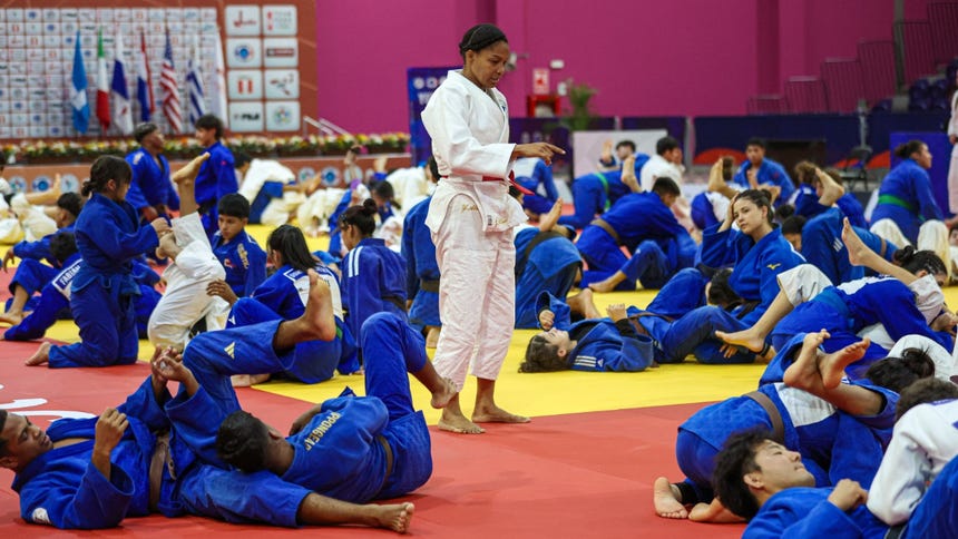 Yuri Alvear es medallista olímpica de bronce en Londres 2012 y de plata en Río de Janeiro 2016.