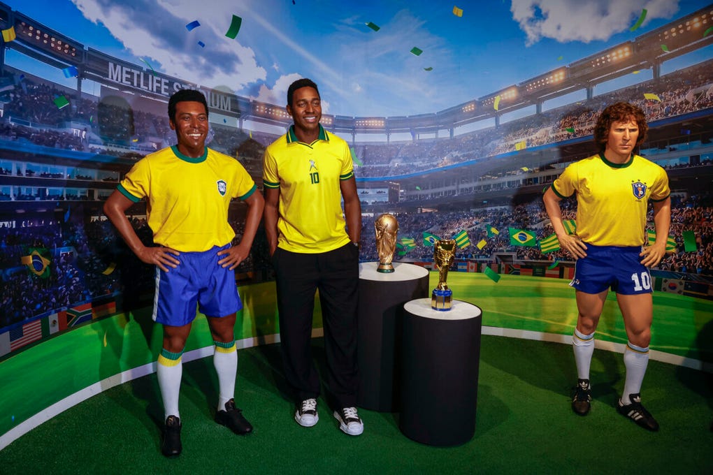 Con la presentación de la estatua de Edson Arantes do Nascimento, el Dreamland Museo de Cera inauguró su Galería de la Copa del Mundo, dedicada a la competición de la que Brasil tiene cinco títulos.