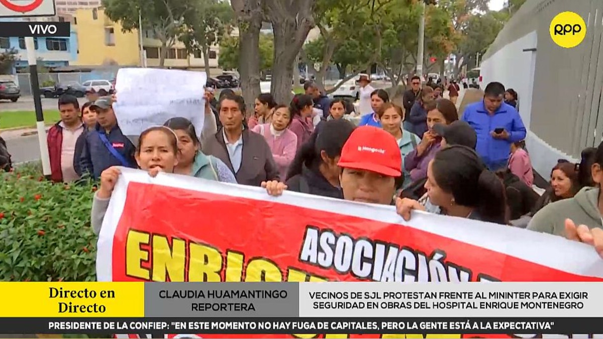 Vecinos de SJL protestan frente a sede del Mininter: exigen seguridad en obra del Hospital Enrique Montenegro