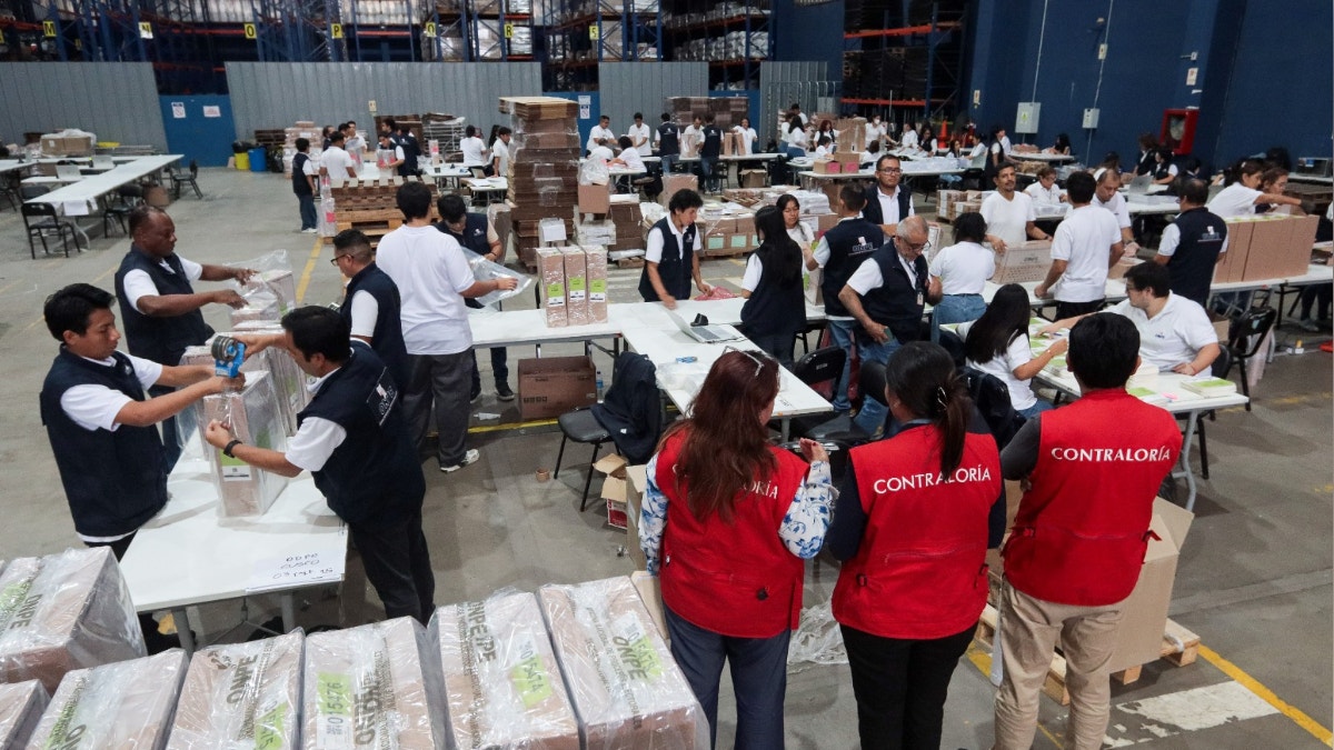 Contraloría despliega 1200 auditores para supervisar llegada de material electoral a las ODPE y locales de votación
