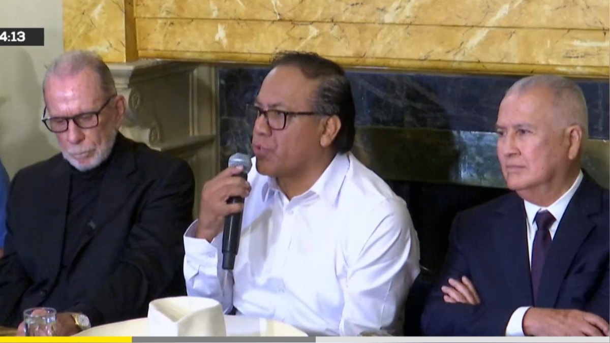Roberto Sánchez recibe el respaldo de Alfonso López Chau, Ricardo Belmont y George Forsyth con miras a la segunda vuelta