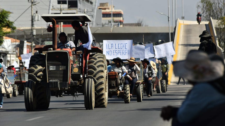 El conflicto en Bolivia impulsado por sectores que exigen la renuncia de Paz comienza a derivar en una emergencia humanitaria, tras la muerte de pacientes que no pudieron recibir atención médica y las crecientes dificultades para transportar oxígeno, medicinas y alimentos por los bloqueos de carreteras.