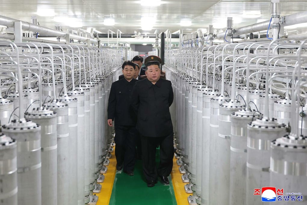 El líder norcoreano realizó la visita a las instalaciones, acompañado por altos funcionarios del partido, pero KCNA no reveló detalles sobre la ubicación de la planta.
