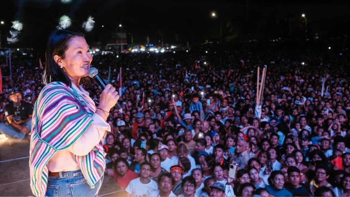 Keiko Fujimori durante mitin en Sullana: 