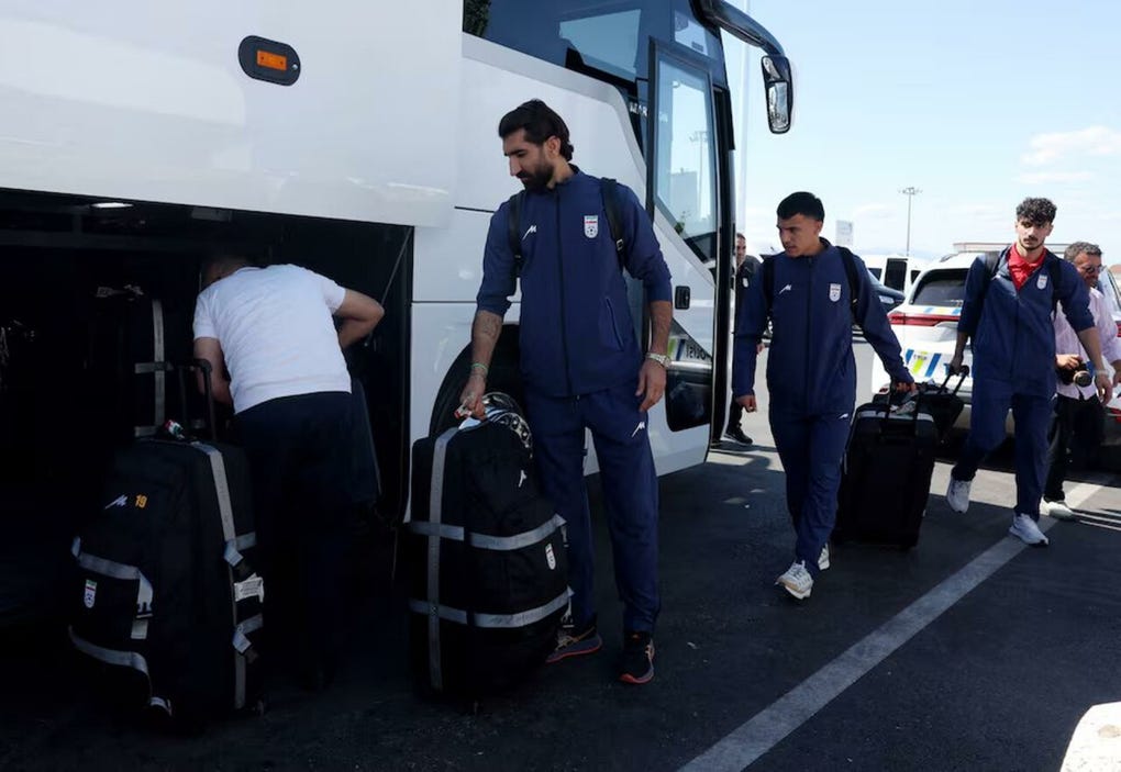 Según explicó el diplomático, el proceso se llevó a cabo sin que los futbolistas tuvieran que acudir personalmente a la embajada de México y sin necesidad de someterse a la toma de huellas dactilares, explicó este miércoles según la agencia estatal iraní IRNA.