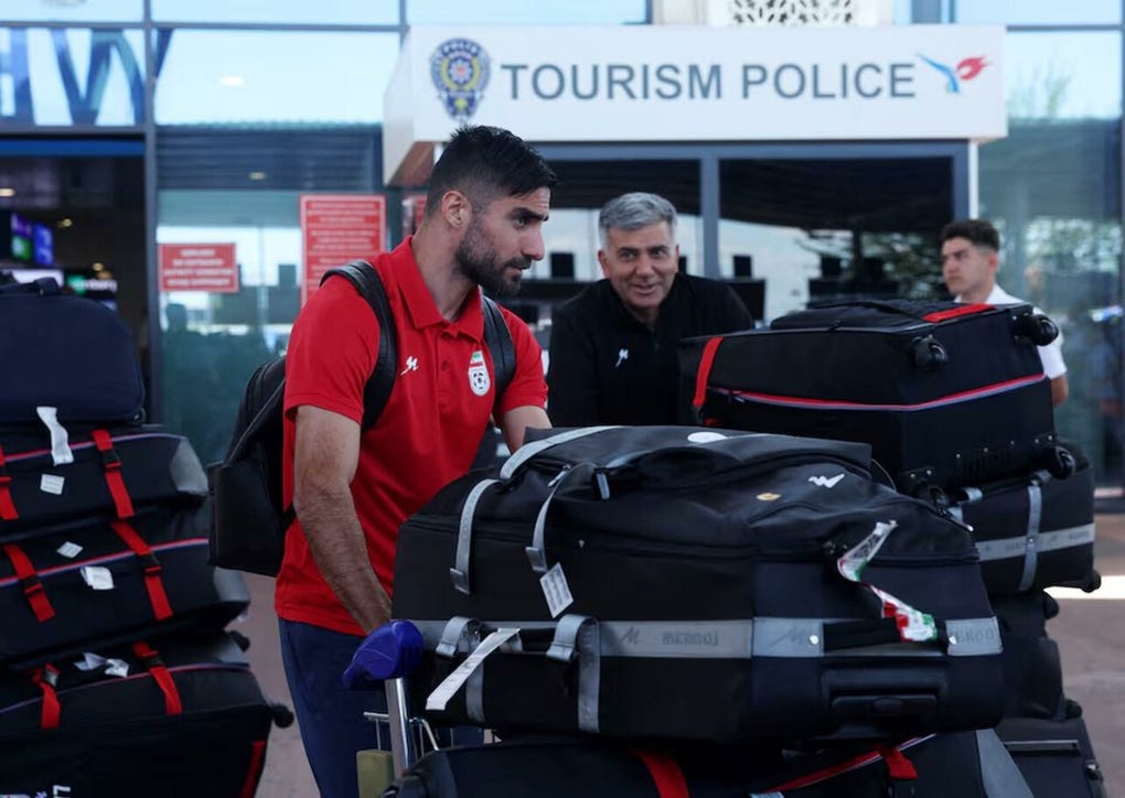 Aunque no especificó qué tipo de visados habían obtenido, sus declaraciones parecen indicar que estos se limitan a su estancia en su cuartel general en la localidad mexicana de Tijuana, adonde la selección llegará el próximo domingo.