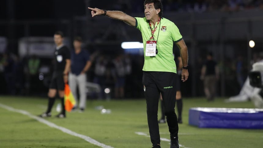 A nivel de selecciones, Costas dirigió el combinado boliviano.