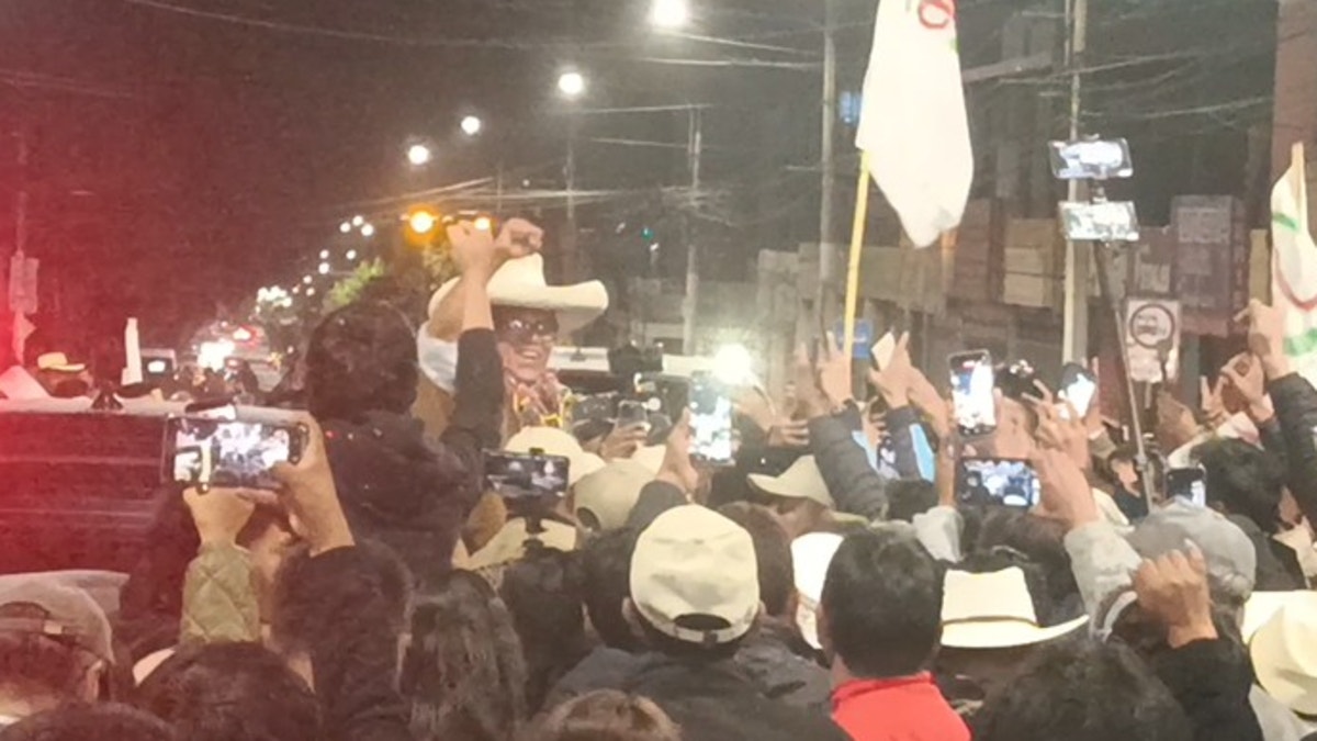 Roberto Sánchez reiteró propuesta de convocar a un referéndum para una nueva Constitución durante mitin en Arequipa