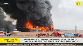 Emergencia en Lurín: decenas de bomberos luchan para apagar incendio en fábrica de productos químicos