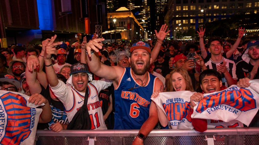 “No lo he vivido nunca”: Nueva York explota tras la primera victoria de los Knicks en las Finales de la NBA [FOTOS]