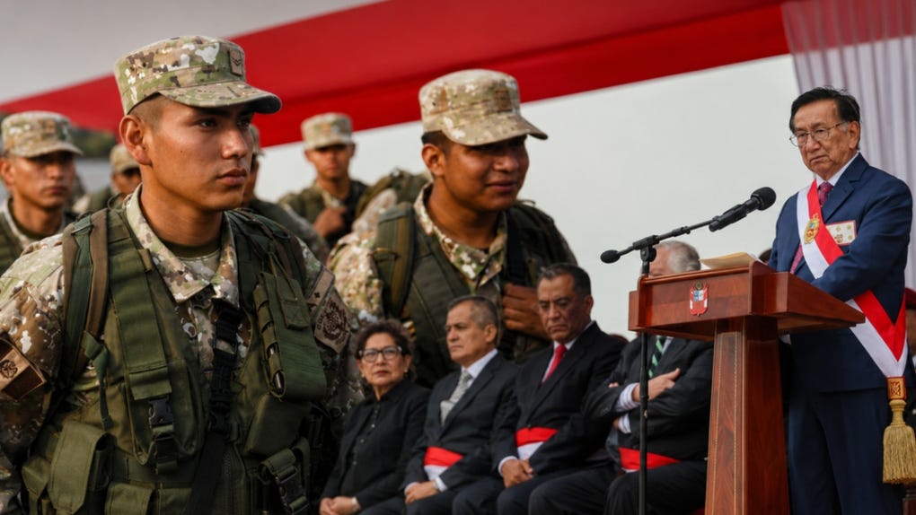 Balcázar anuncia bono permanente de S/ 300 para jóvenes que realicen servicio militar voluntario